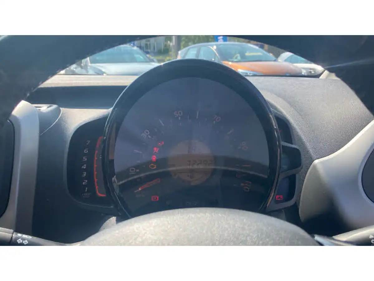 2017-toyota-aygo-10-vvt-i-x-play-71bhp-5d-big-17