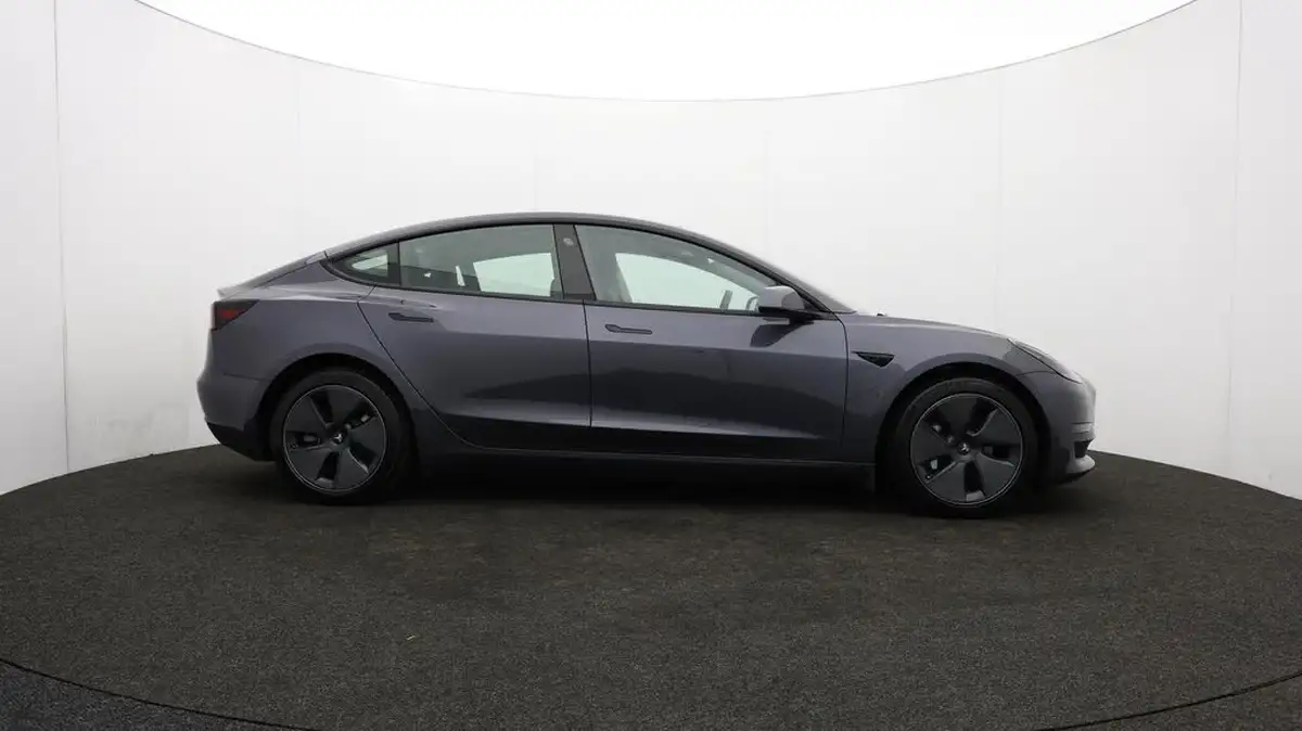 2021-tesla-model-3-e-long-range-awd-big-35