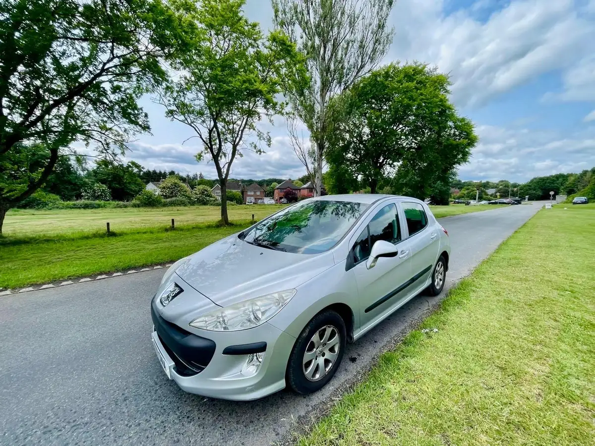 2011-peugeot-308-16-s-vti-auto-big-2