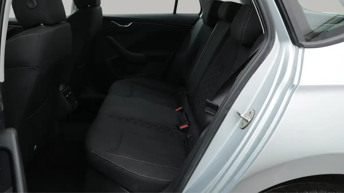 2020-skoda-kamiq-10-tsi-se-95ps-big-16