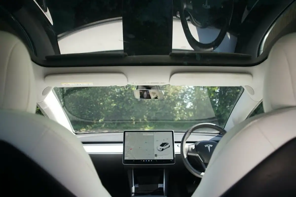 2020-tesla-model-3-e-long-range-big-14