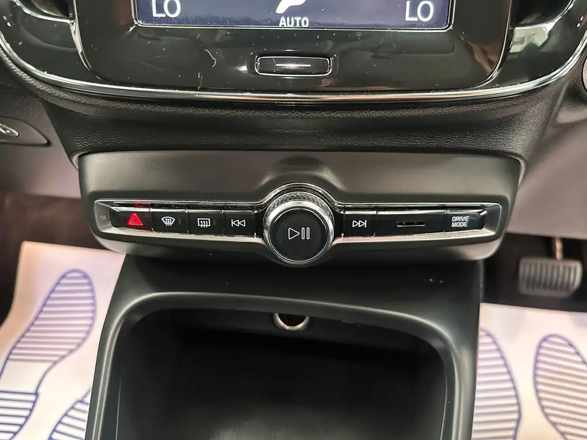 2020-volvo-xc40-20td-d3-momentum-geartronic-big-10