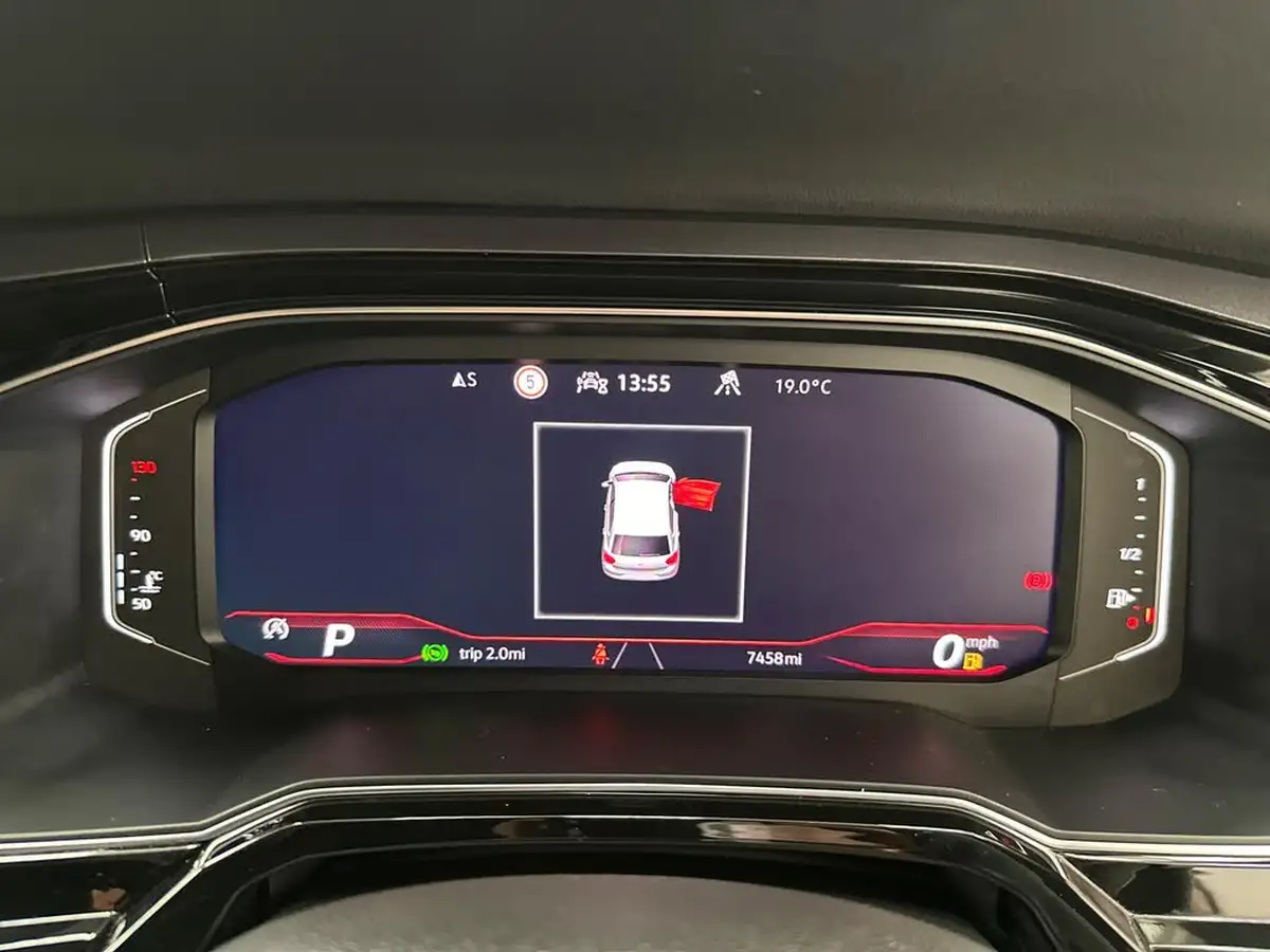 2023-volkswagen-polo-big-15