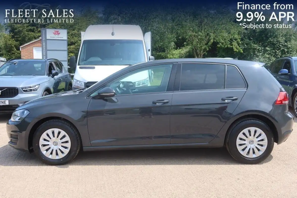 2017-volkswagen-golf-big-1
