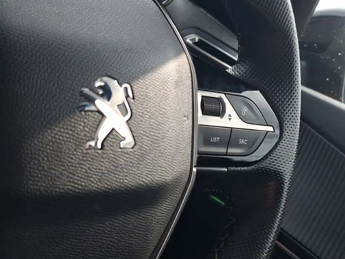 2021-peugeot-2008-suv-12-puretech-gt-big-12