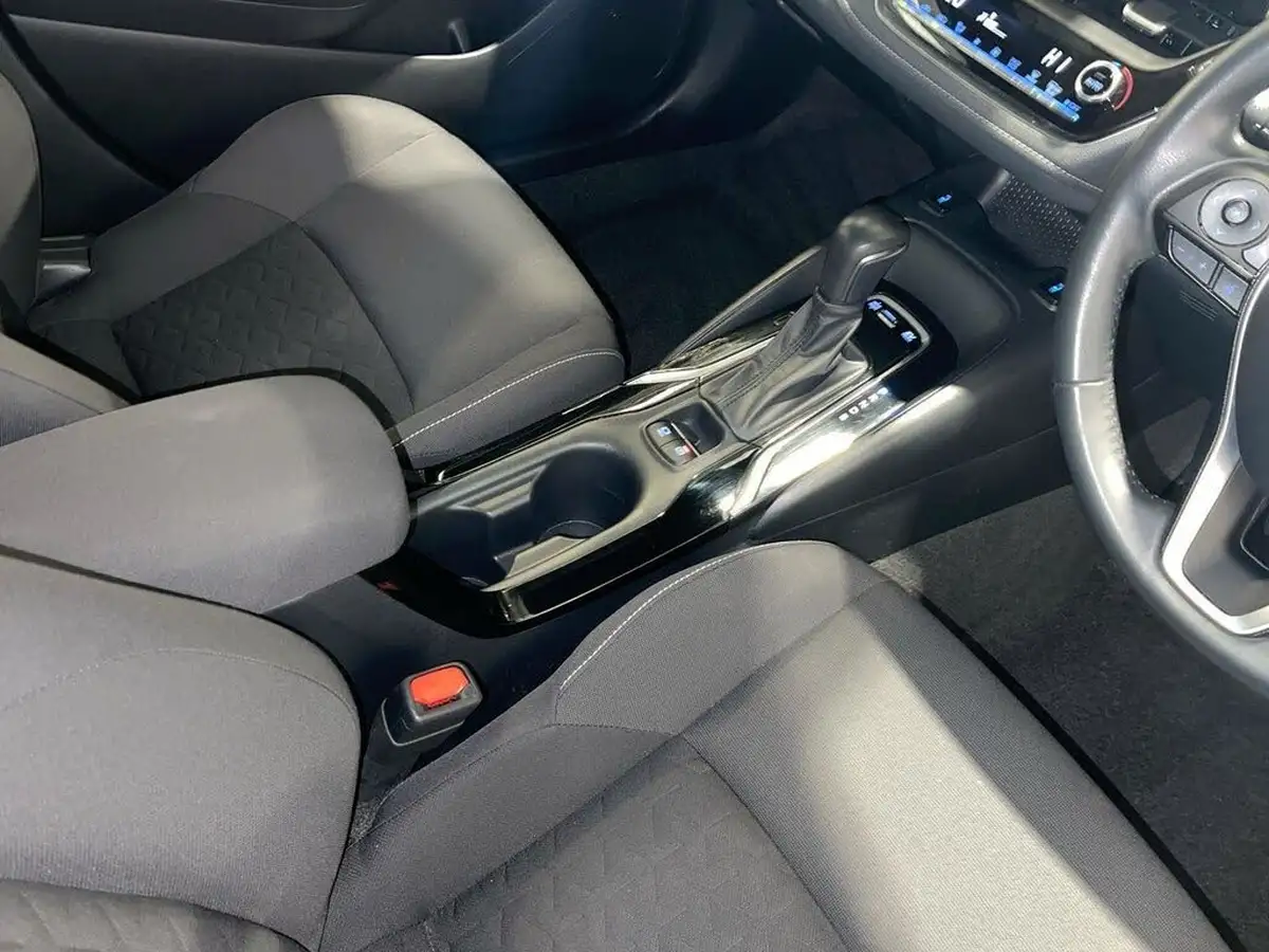 2022-toyota-corolla-18-vvt-i-icon-tech-trk-hatchback-5d-big-12