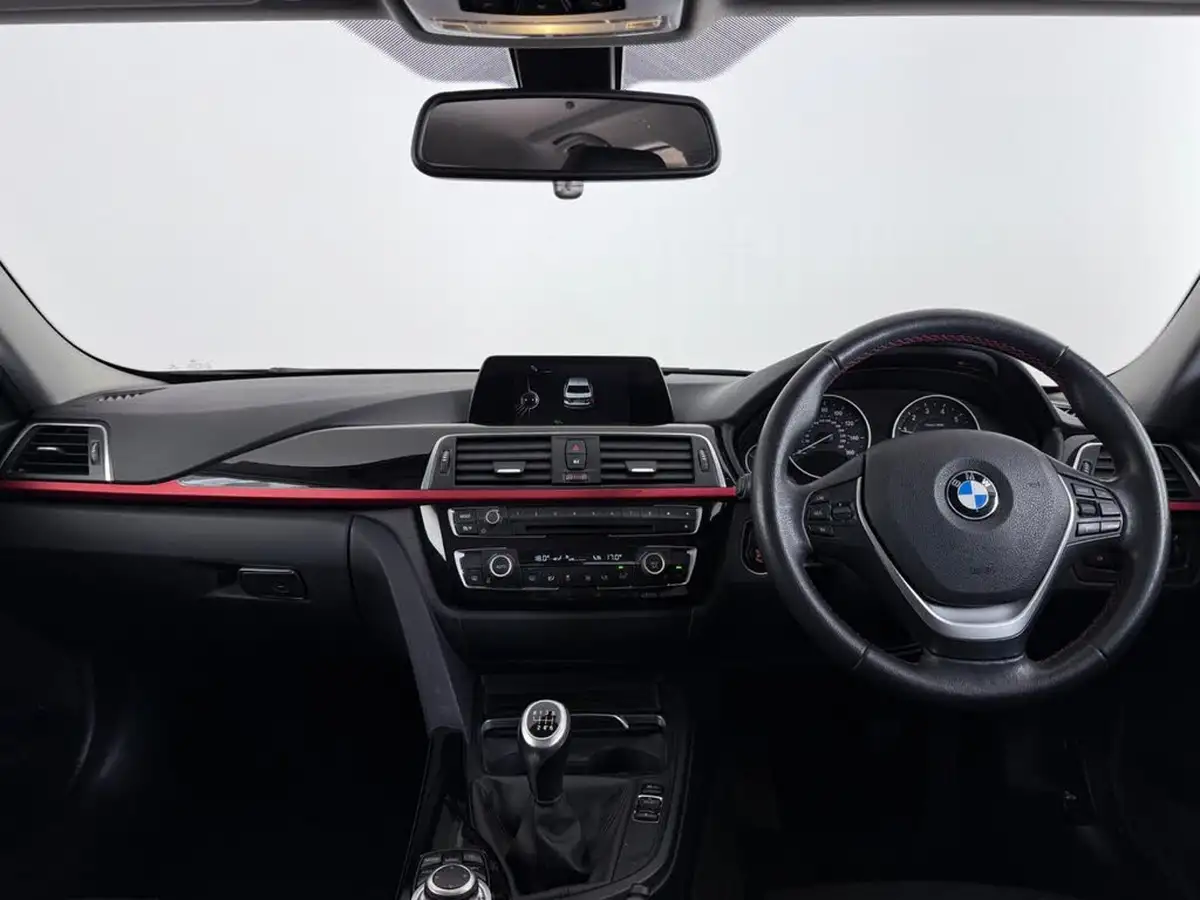 2016-bmw-3-series-15-318i-sport-saloon-4d-big-18