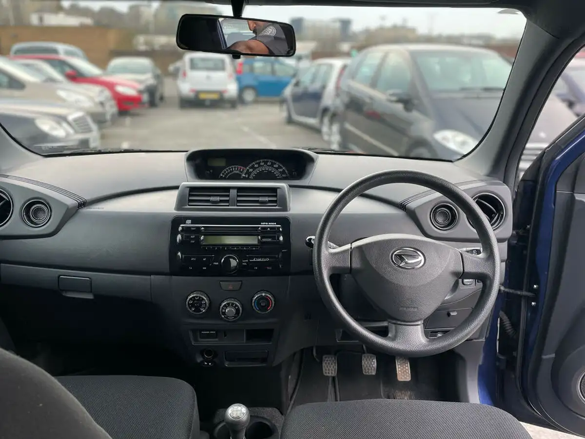 2008-daihatsu-materia-15-big-8
