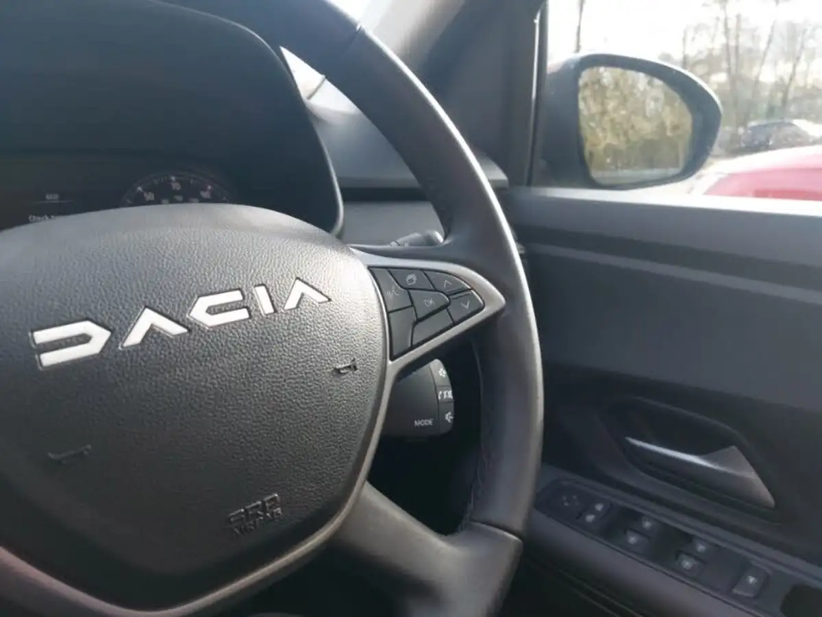 2024-dacia-sandero-stepway-10-tce-extreme-90bhp-big-15