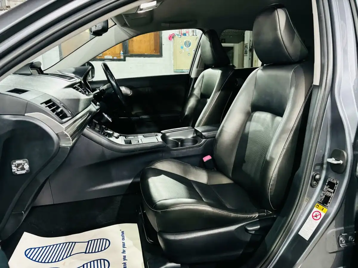 2013-lexus-ct-200h-18-advance-big-16