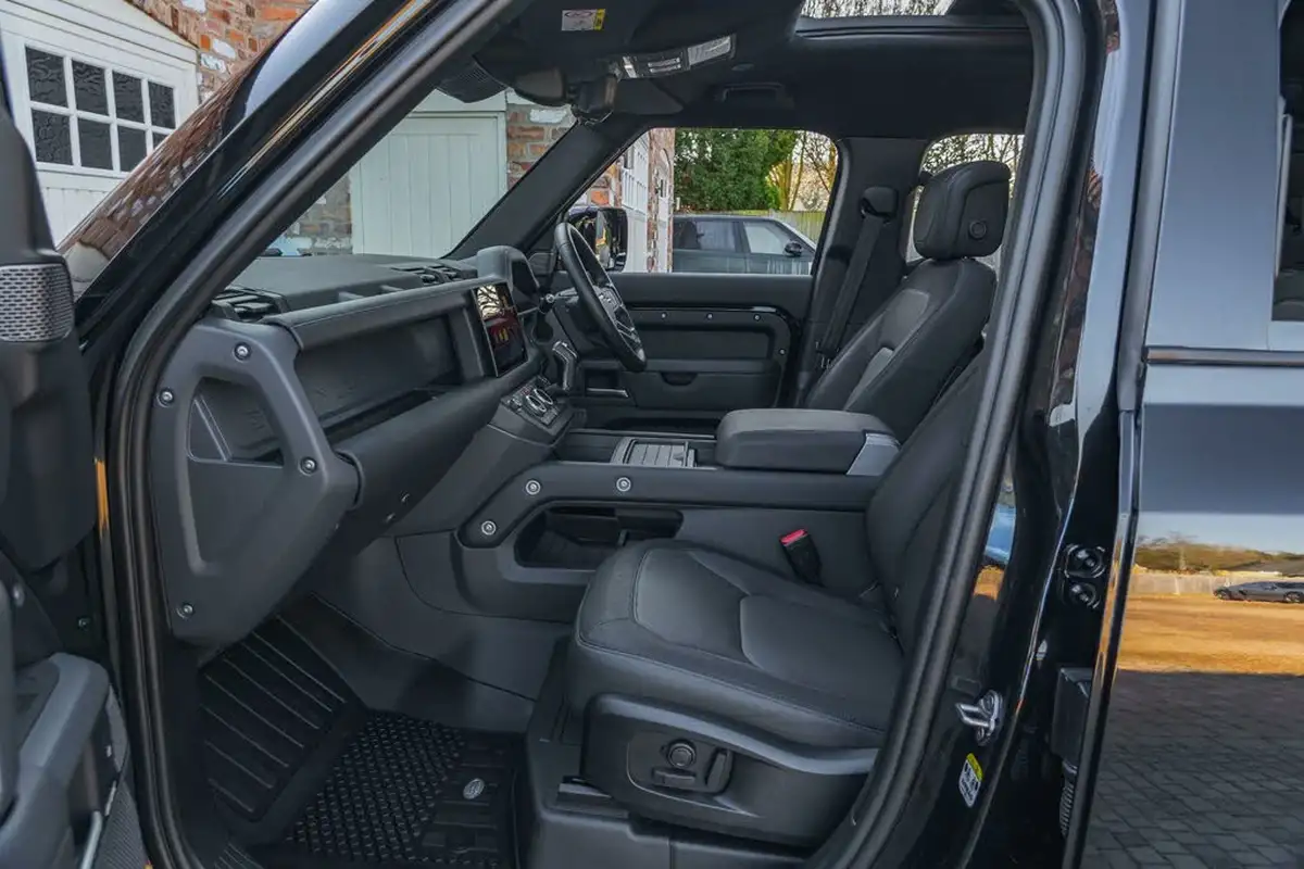2023-land-rover-110-defender-30-d300-x-dynamic-hse-big-30