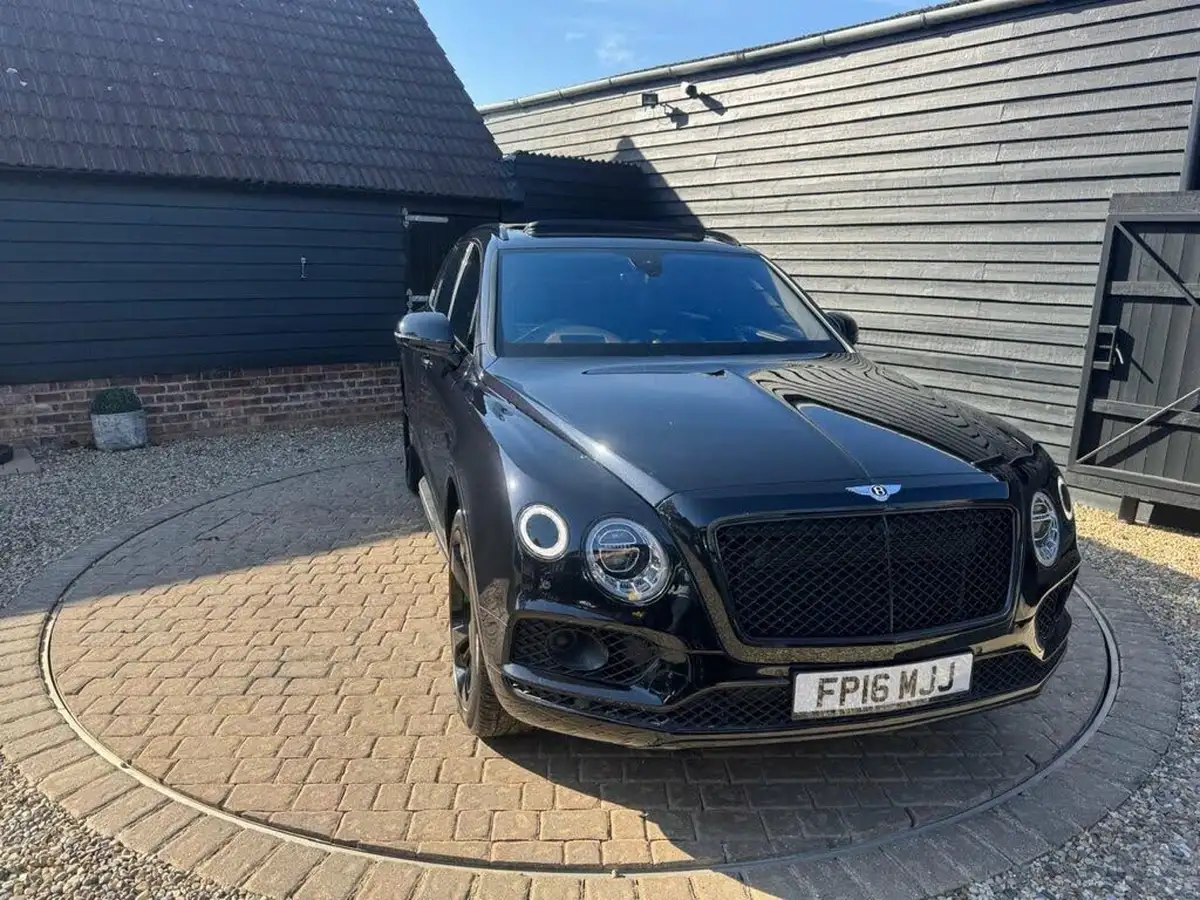2016-bentley-bentayga-60-w12-big-32