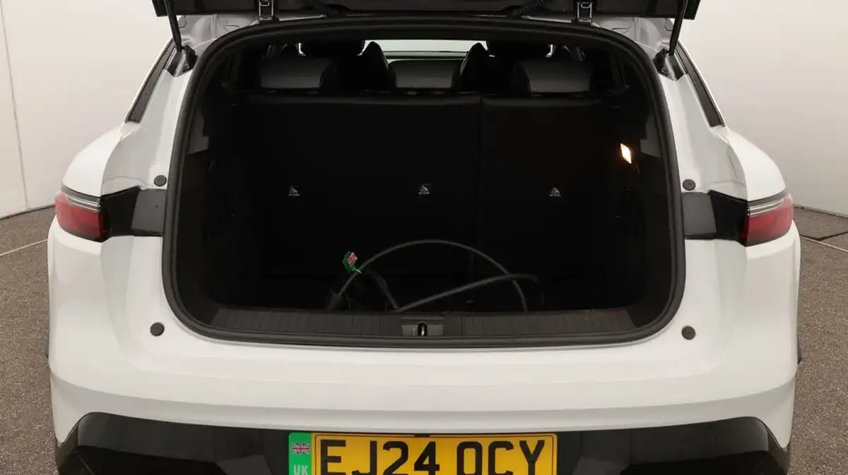 2024-renault-megane-e-tech-e-techno-big-17