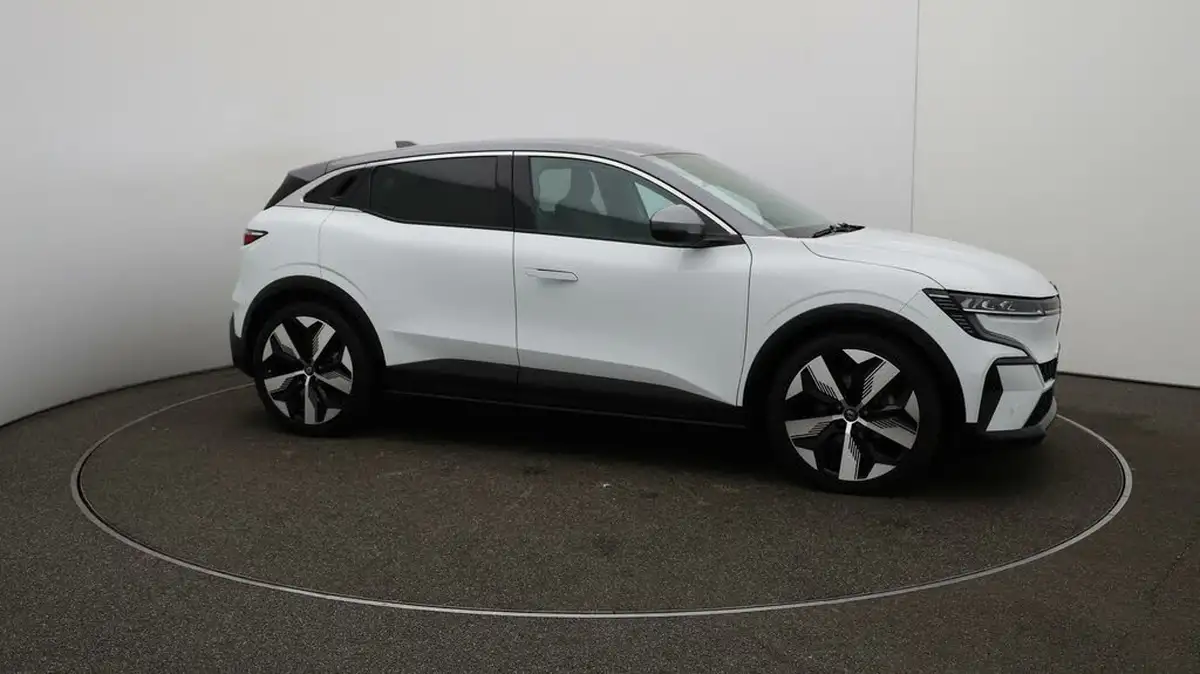 2024-renault-megane-e-tech-e-techno-big-45