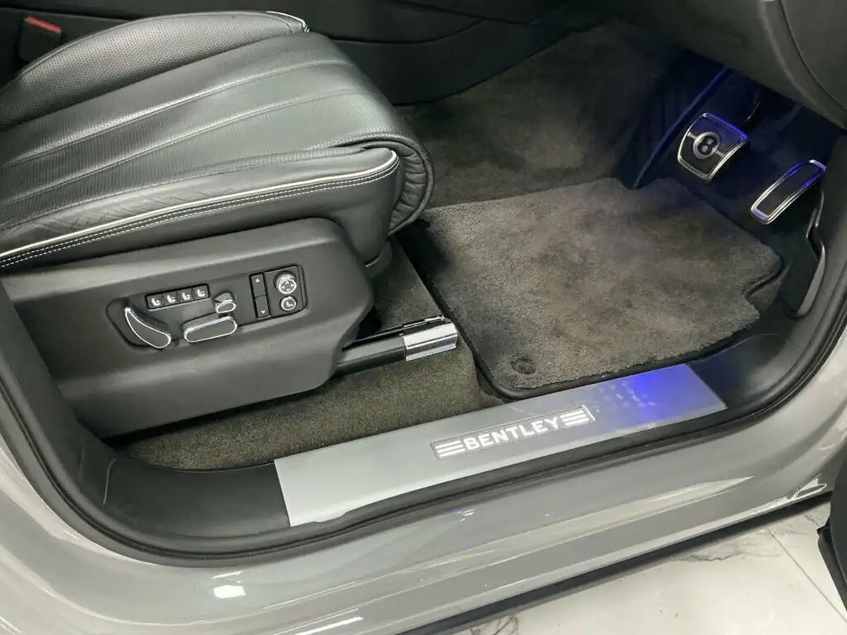 2021-bentley-bentayga-40-v8-big-27