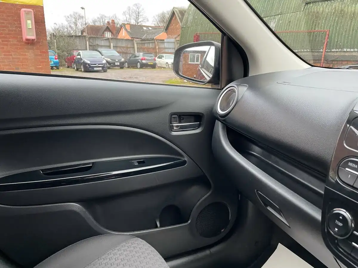 2017-mitsubishi-mirage-12-juro-leather-cvt-big-20