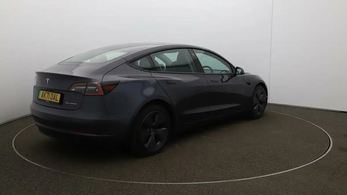2021-tesla-model-3-e-long-range-awd-big-7