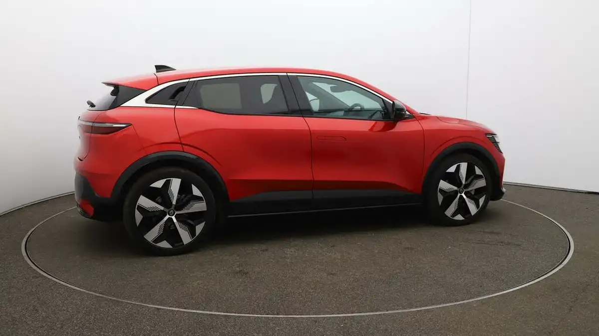 2023-renault-megane-e-tech-e-techno-big-49