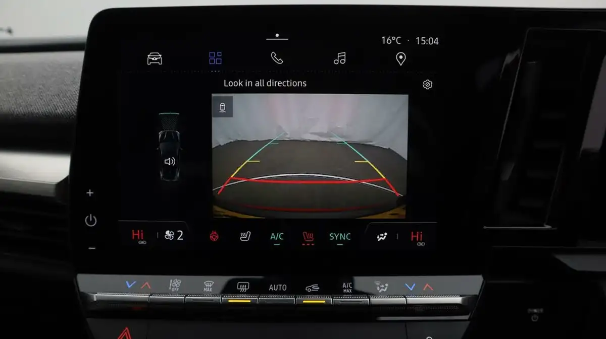 2023-renault-megane-e-tech-e-techno-big-25