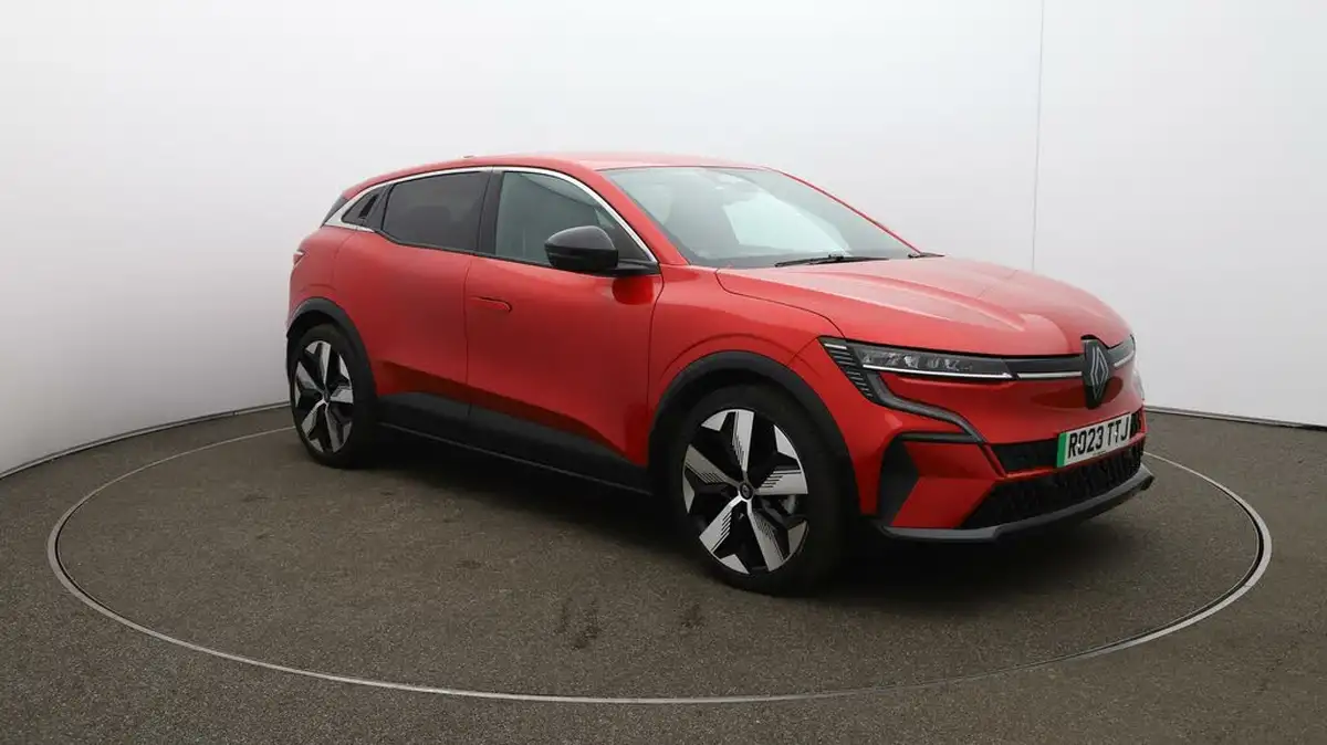 2023-renault-megane-e-tech-e-techno-big-1