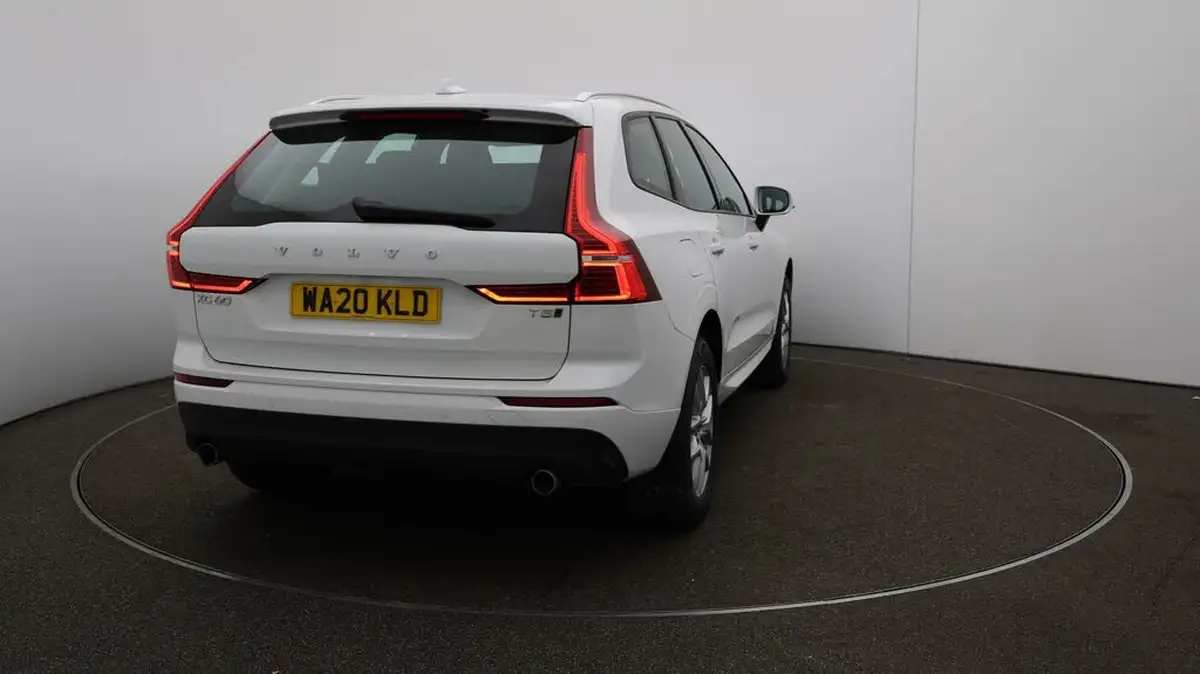 2020-volvo-xc60-20-t5-momentum-awd-big-48