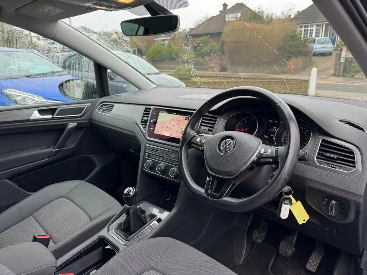 2019-volkswagen-golf-sv-10-tsi-match-big-14