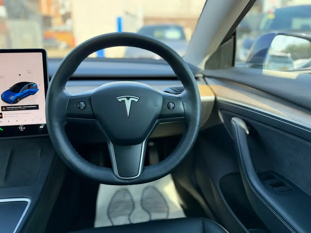 2022-tesla-model-3-e-long-range-big-53