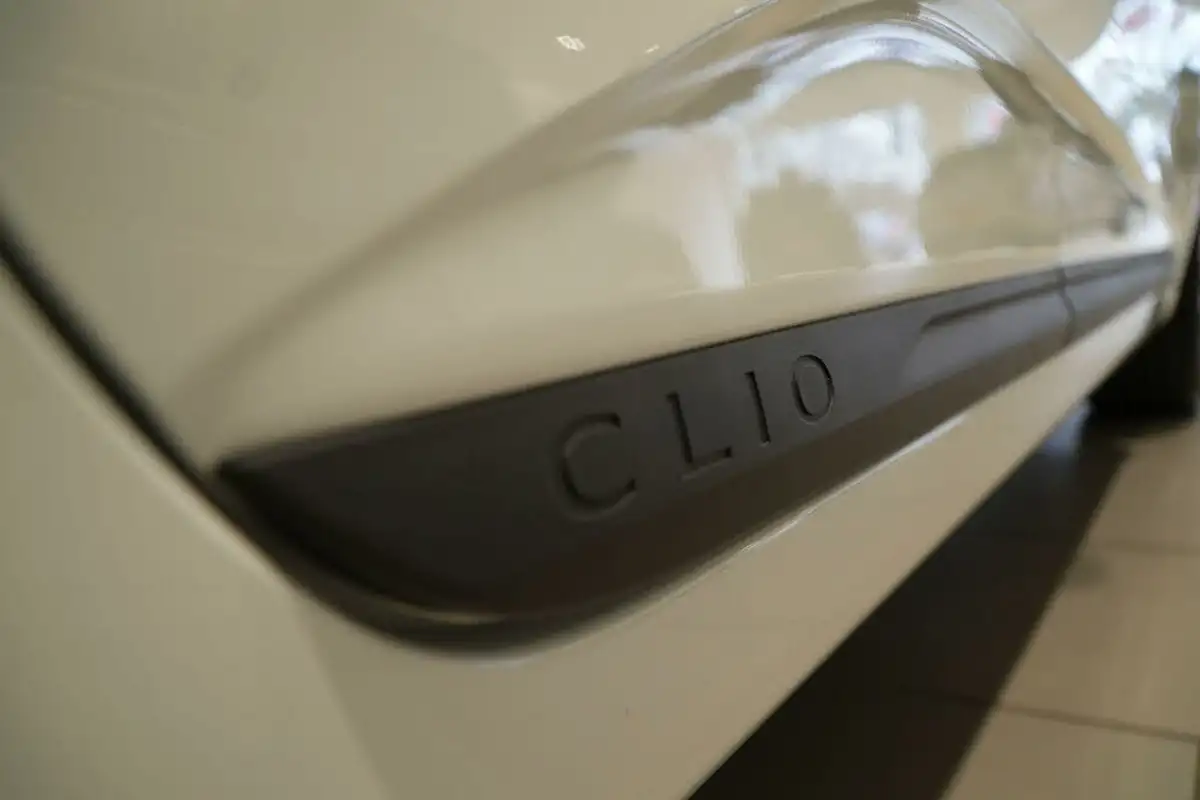 2021-renault-clio-10-tce-iconic-edition-big-56