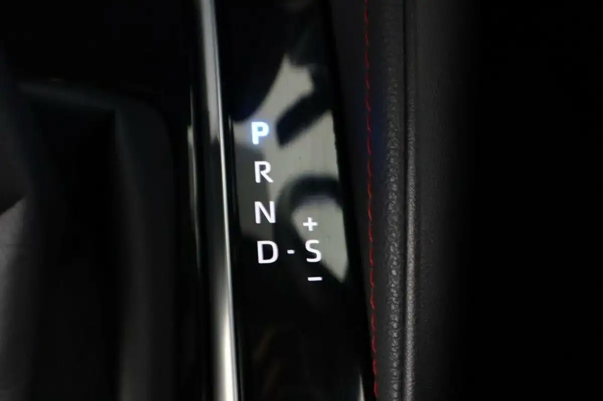 2019-toyota-corolla-20-vvt-i-excel-trk-hatchback-big-22
