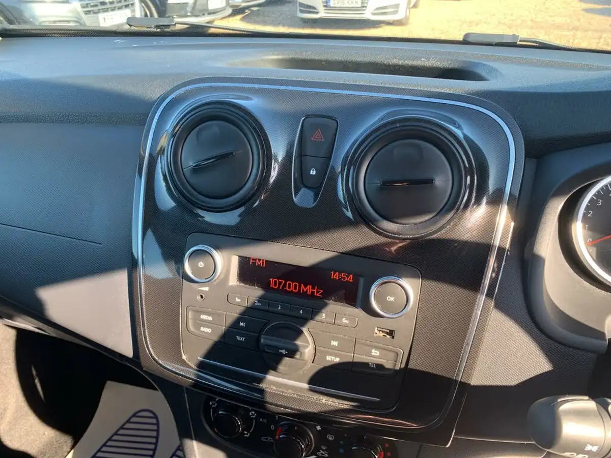 2018-dacia-sandero-10-sce-essential-big-12