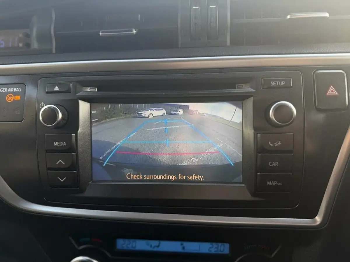 2015-toyota-auris-18-vvt-i-hsd-excel-hatchback-e-cvt-big-19