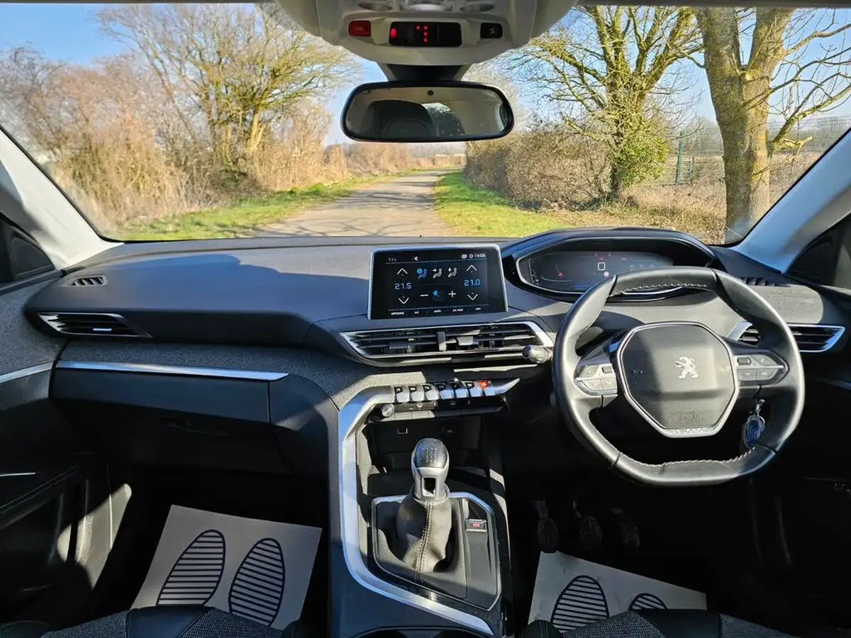 2019-peugeot-3008-suv-12-puretech-allure-big-10