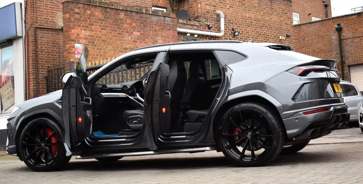2019-lamborghini-urus-40-no-trim-big-13