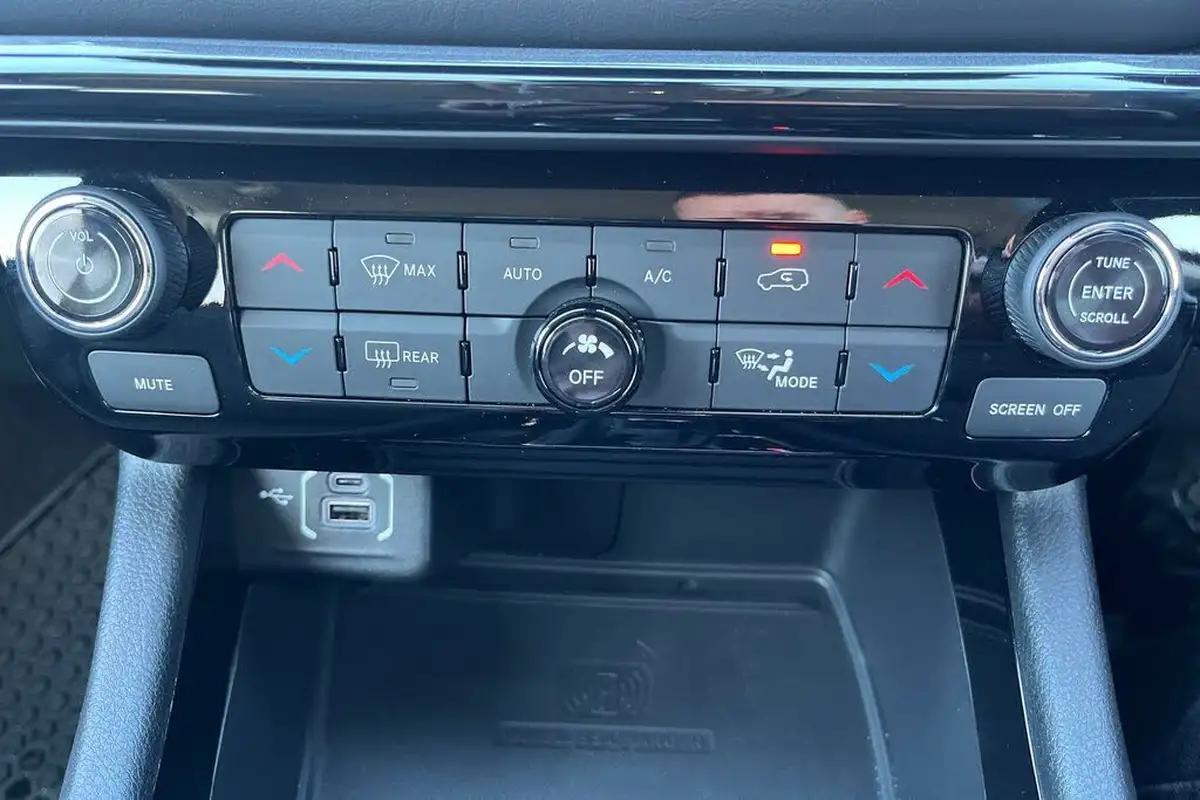 2024-jeep-compass-15-altitude-big-11