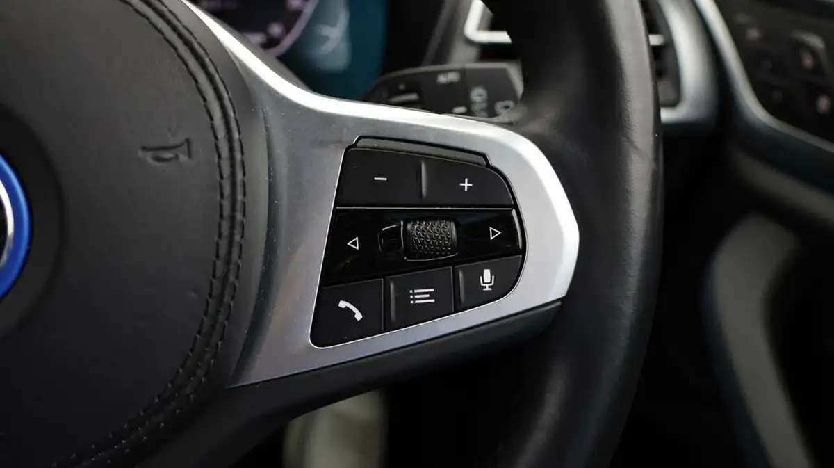 2022-bmw-ix3-e-m-sport-big-23