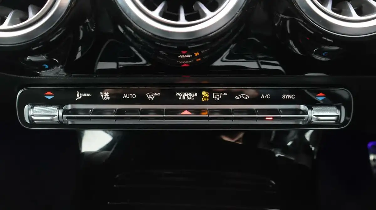 2022-mercedes-benz-a-class-13-a200-amg-line-executive-edition-hatchback-5d-7g-dct-big-12