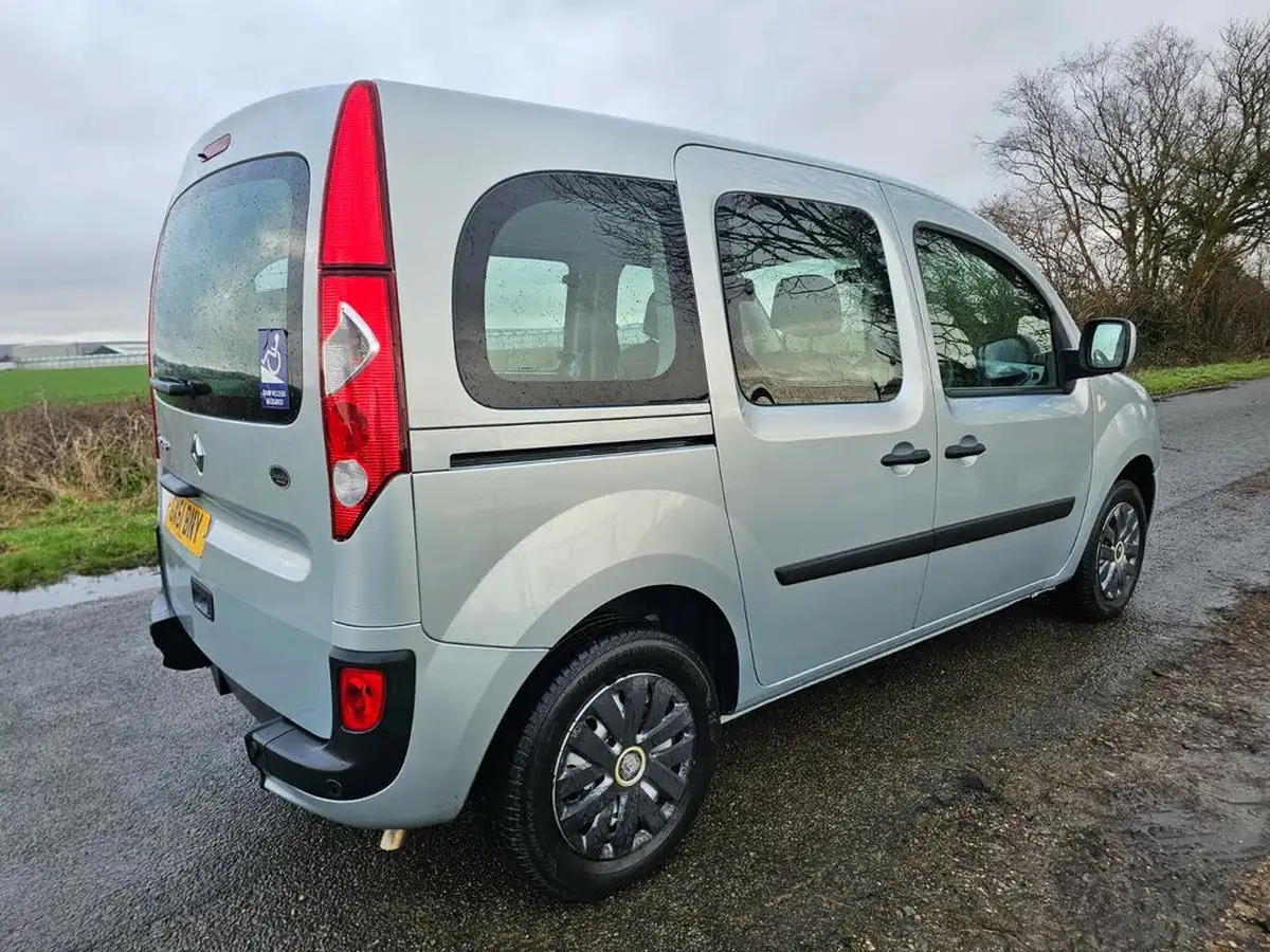 2011-renault-kangoo-16-expression-16v-105bhp-auto-big-7