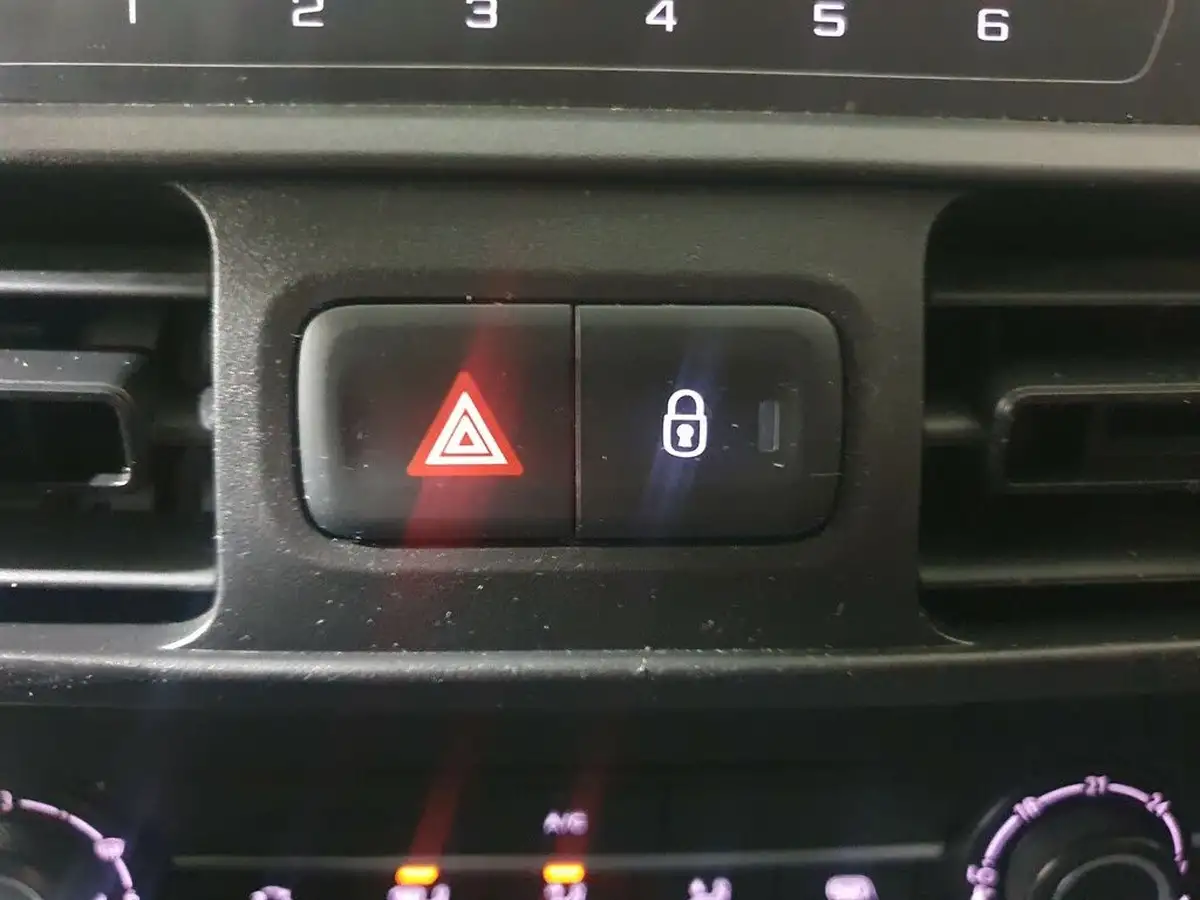 2019-vauxhall-combo-16cdti-edition-2300-100pseu6-l2h1-panel-big-20