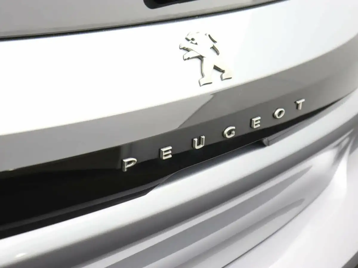2022-peugeot-208-12-puretech-allure-premium-100bhp-eat8-big-54