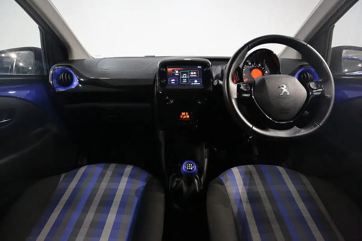 2019-peugeot-108-10-collection-hatchback-big-1