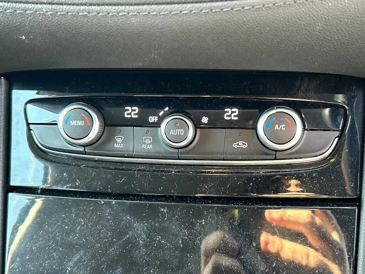 2020-vauxhall-grandland-x-12-sri-nav-big-21