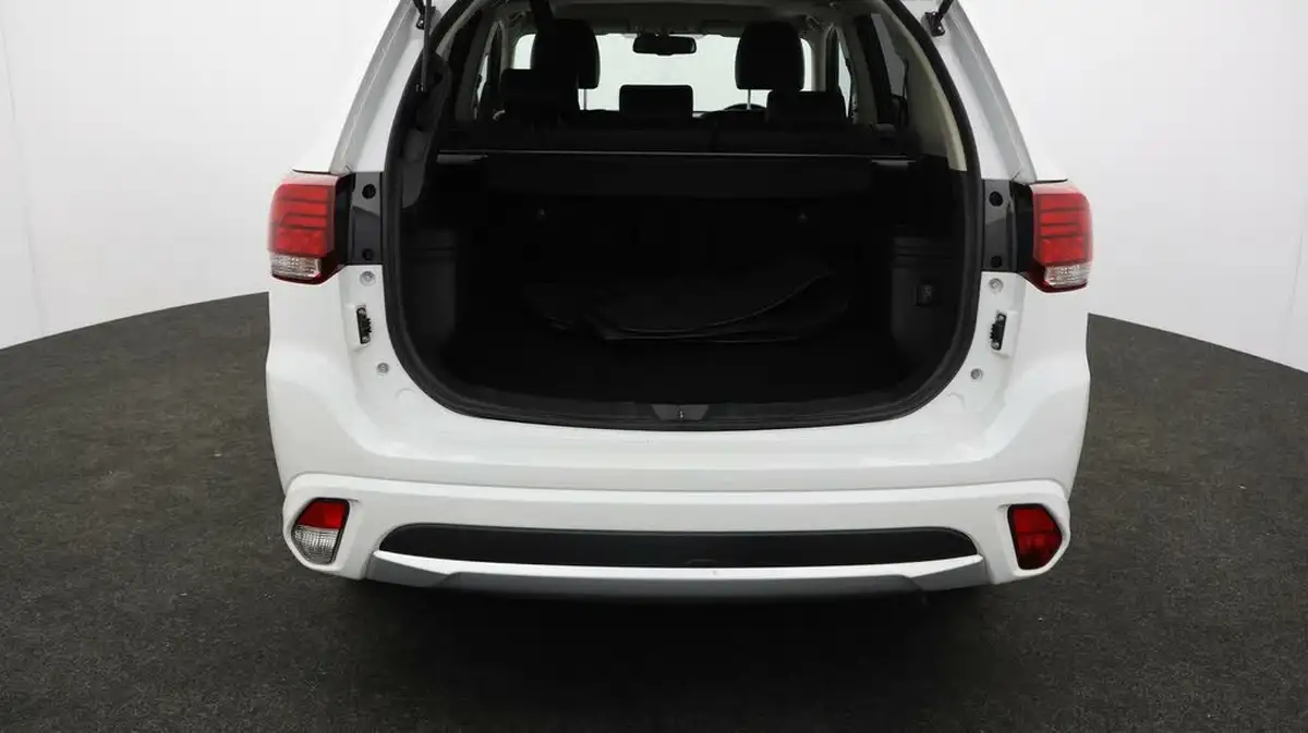 2017-mitsubishi-outlander-20-4h-phev-big-17
