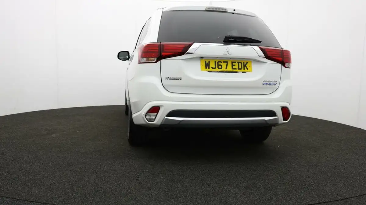 2017-mitsubishi-outlander-20-4h-phev-big-41