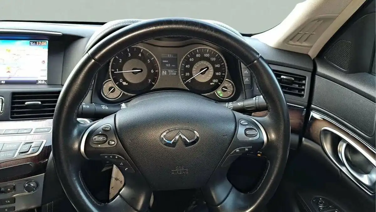 2016-infiniti-q70-22td-premium-big-3