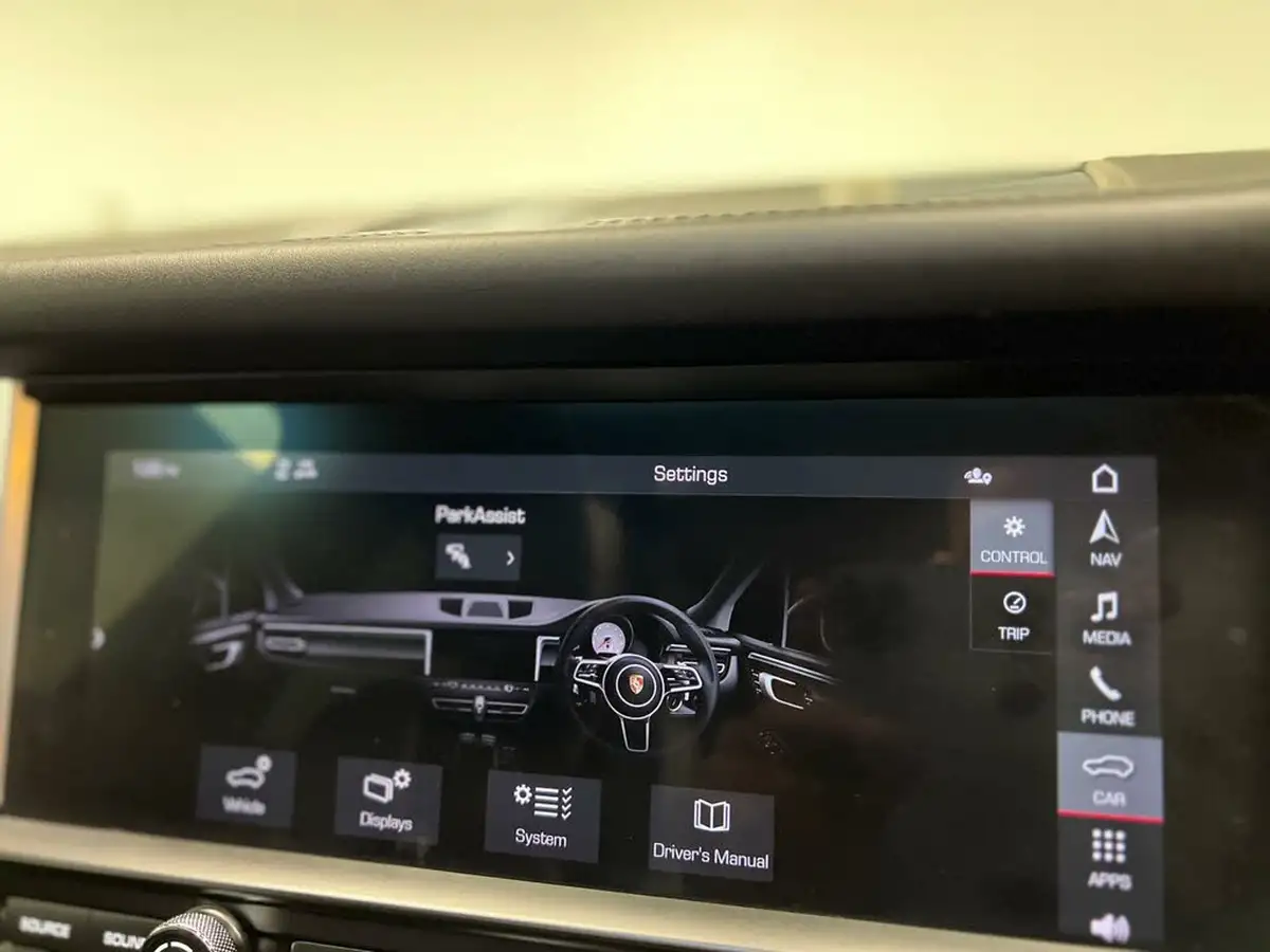 2019-porsche-macan-20-big-23