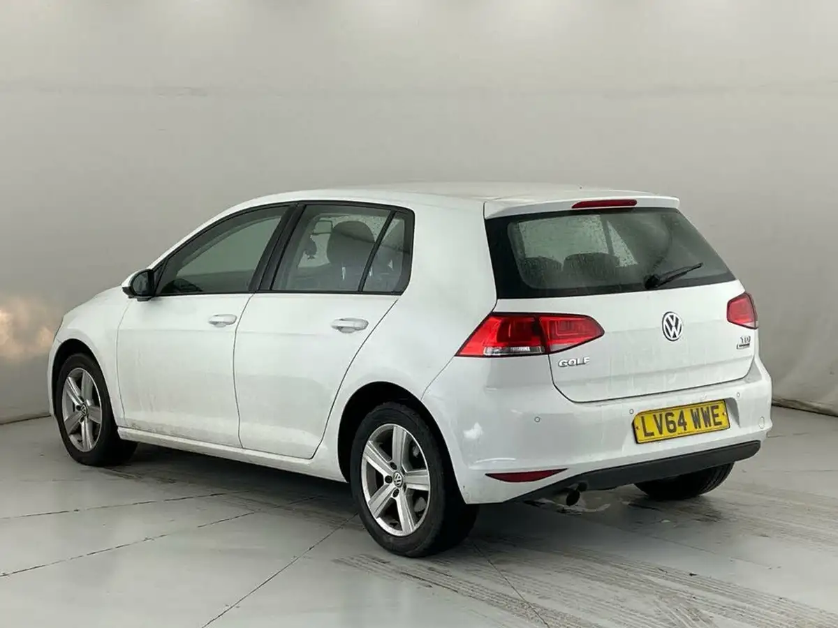 2014-volkswagen-golf-16tdi-match-5d-dsg-big-5