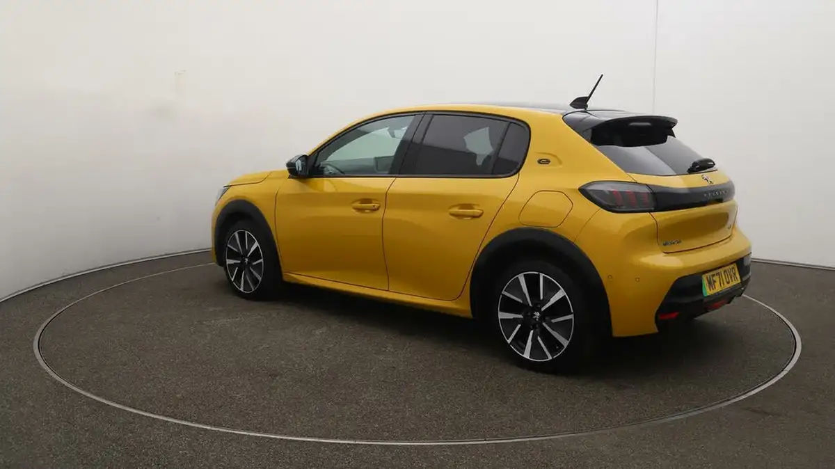 2021-peugeot-208-e-gt-premium-big-5