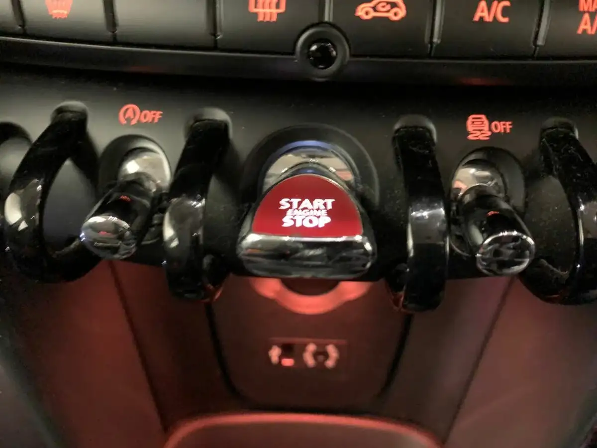2017-mini-cooper-12-one-5d-big-14