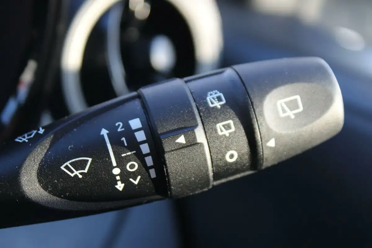 2022-hyundai-i10-12-se-connect-auto-big-28