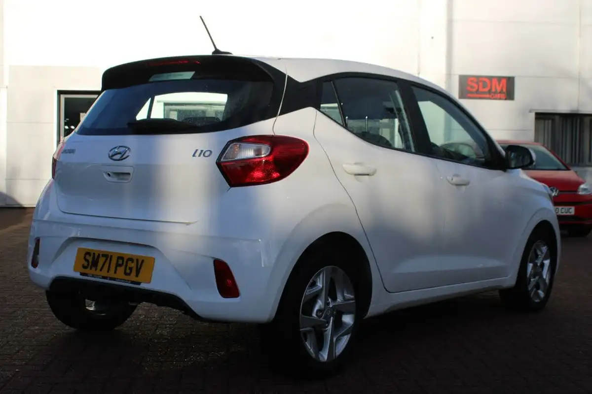 2022-hyundai-i10-12-se-connect-auto-big-4